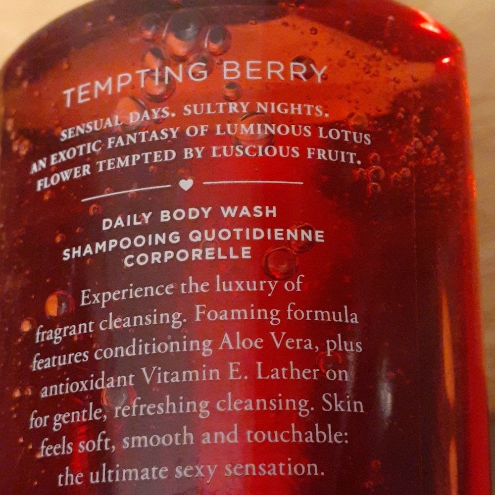 Victoria's Secret Body Wash Tempting Berry Exotics New - Picture 2 of 2